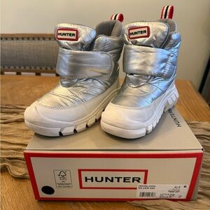Hunter Kids Metallic Silver and White Boots